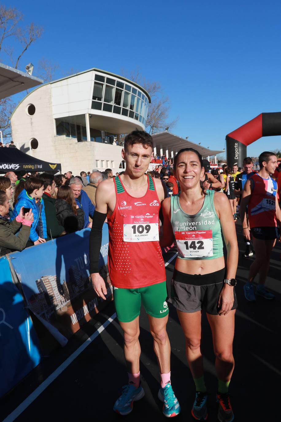 Miles de deportistas se dan cita en el Cross de Nochebuena de Gijón
