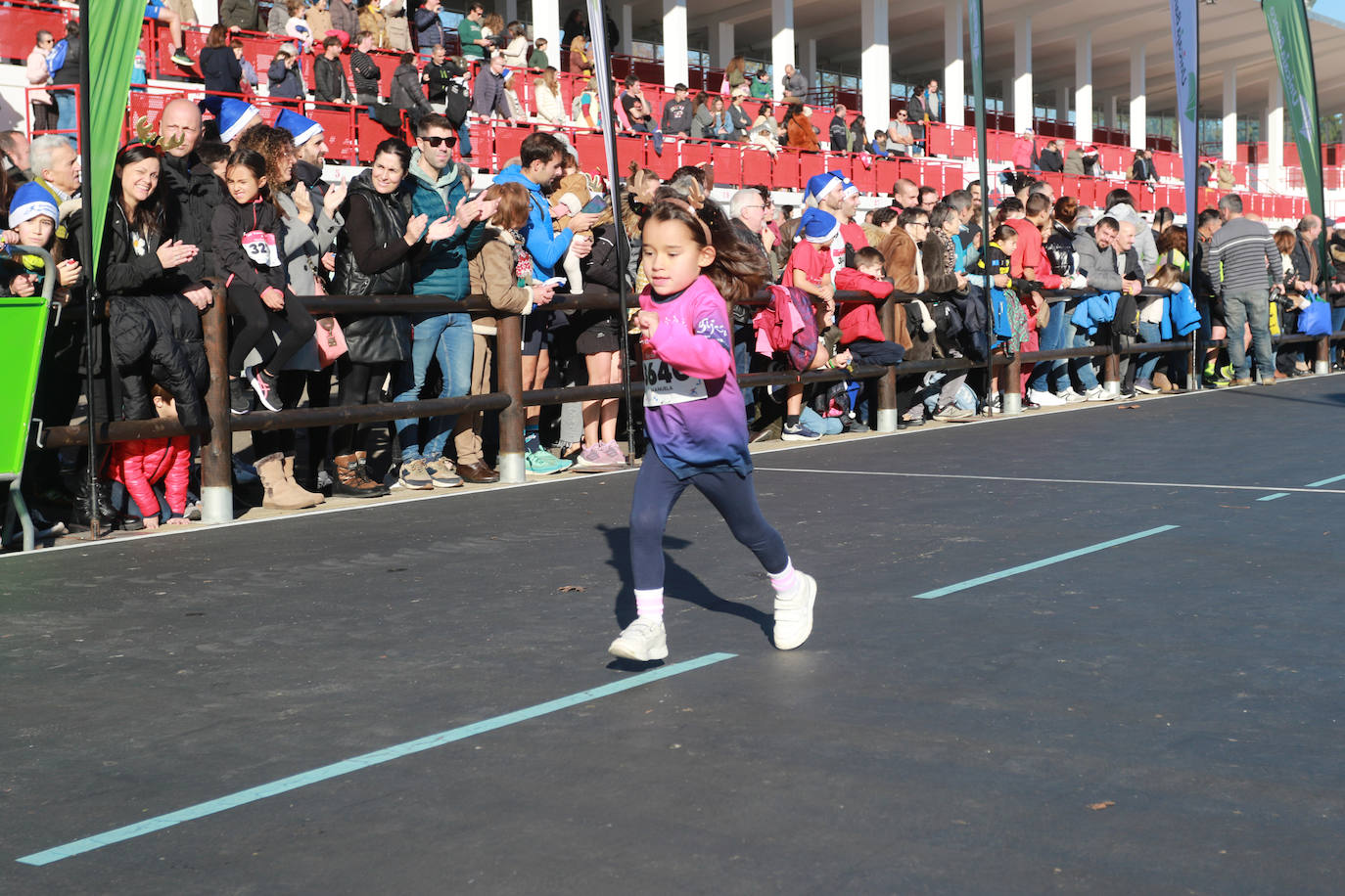 Miles de deportistas se dan cita en el Cross de Nochebuena de Gijón