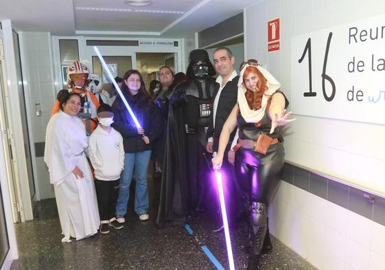 El hospital de Cabueñes se llena de 'fuerza' por Navidad