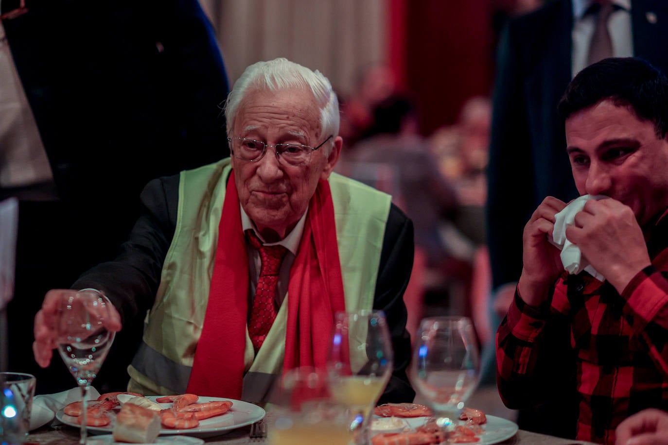 El Padre Ángel da una cena por Nochebuena para personas sin hogar