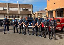 Agentes de la Policía Local y del cuerpo de Bomberos de Oviedo, de servicio en temporada navideña.