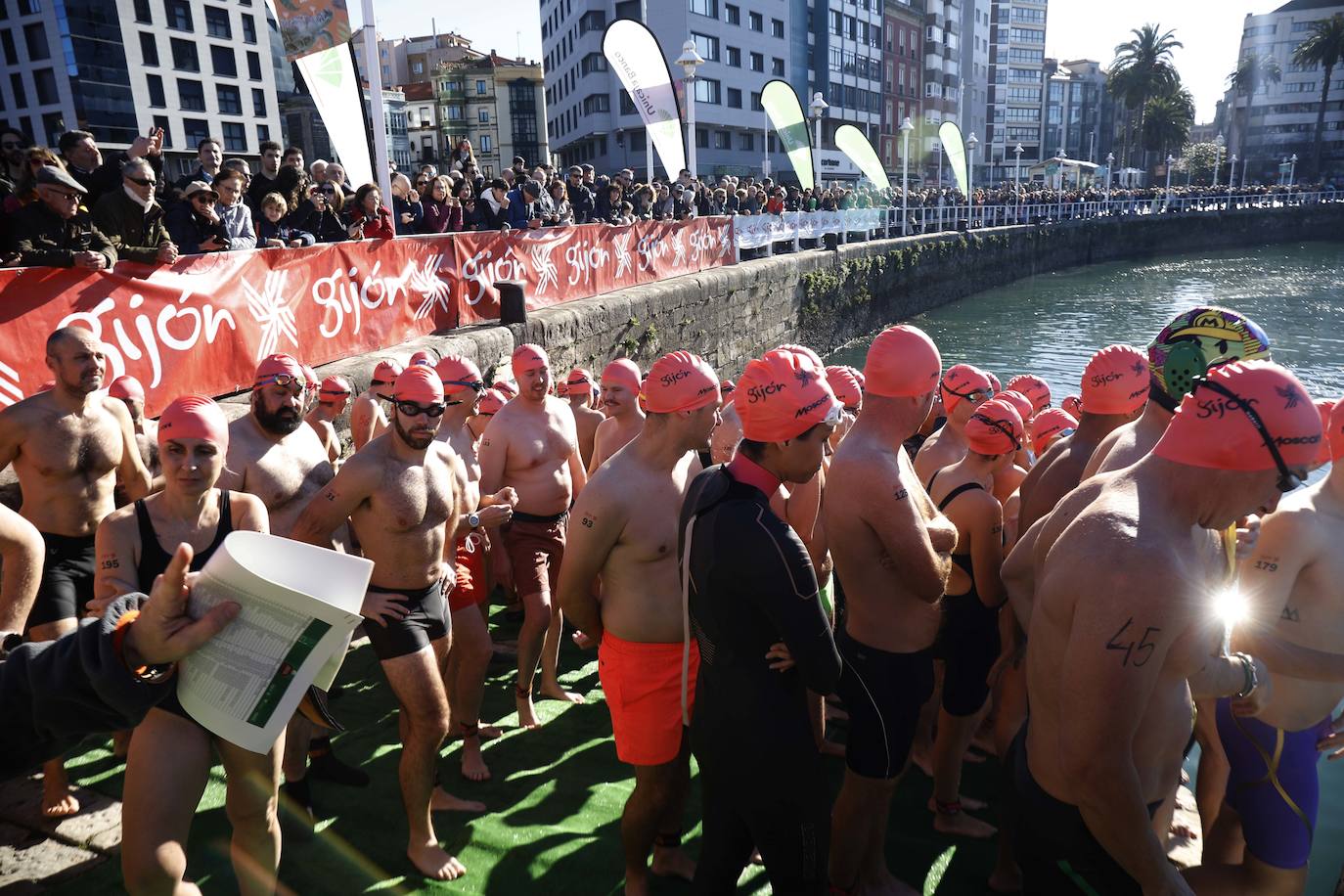 Las imágenes de la Travesía de Navidad en Gijón