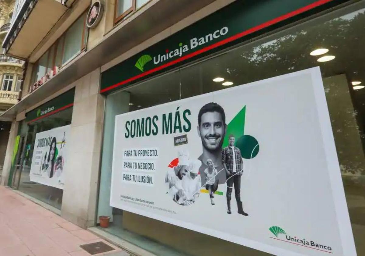 Sede de la oficina de Unicaja en la calle Emile Robín, en Avilés.