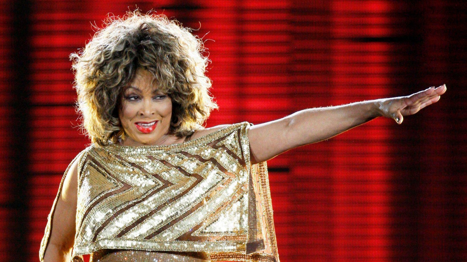 Tina Turner. La icónica cantante que también ejerció como actriz en varias películas estadounidenses, murió el 24 de mayo a sus 83 años tras luchar varios años contra un cáncer intestinal y una enfermedad renal.