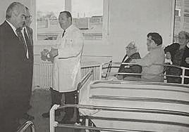 Tras la firma del convenio, las autoridades recorrieron las instalaciones sanitarias.