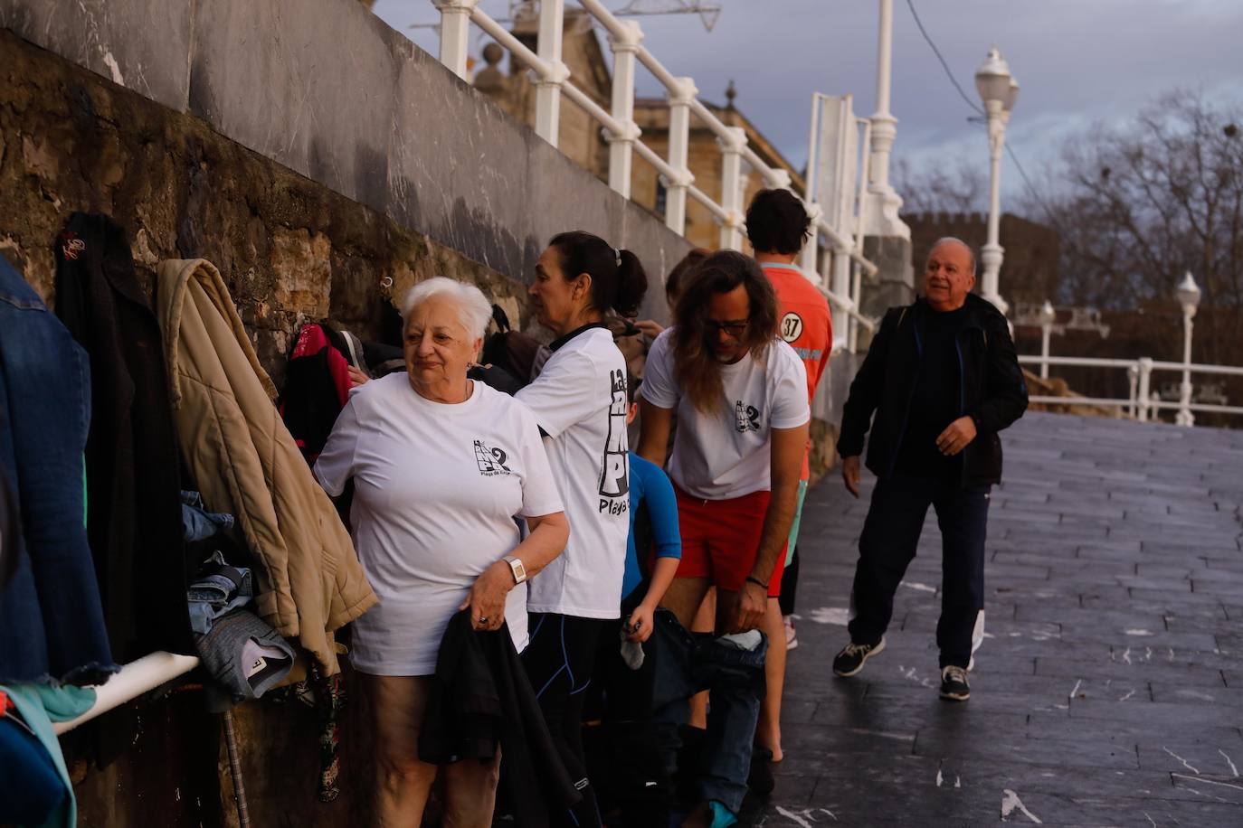 Fotos: Los primeros valientes de 2023 en sumergirse en San Lorenzo