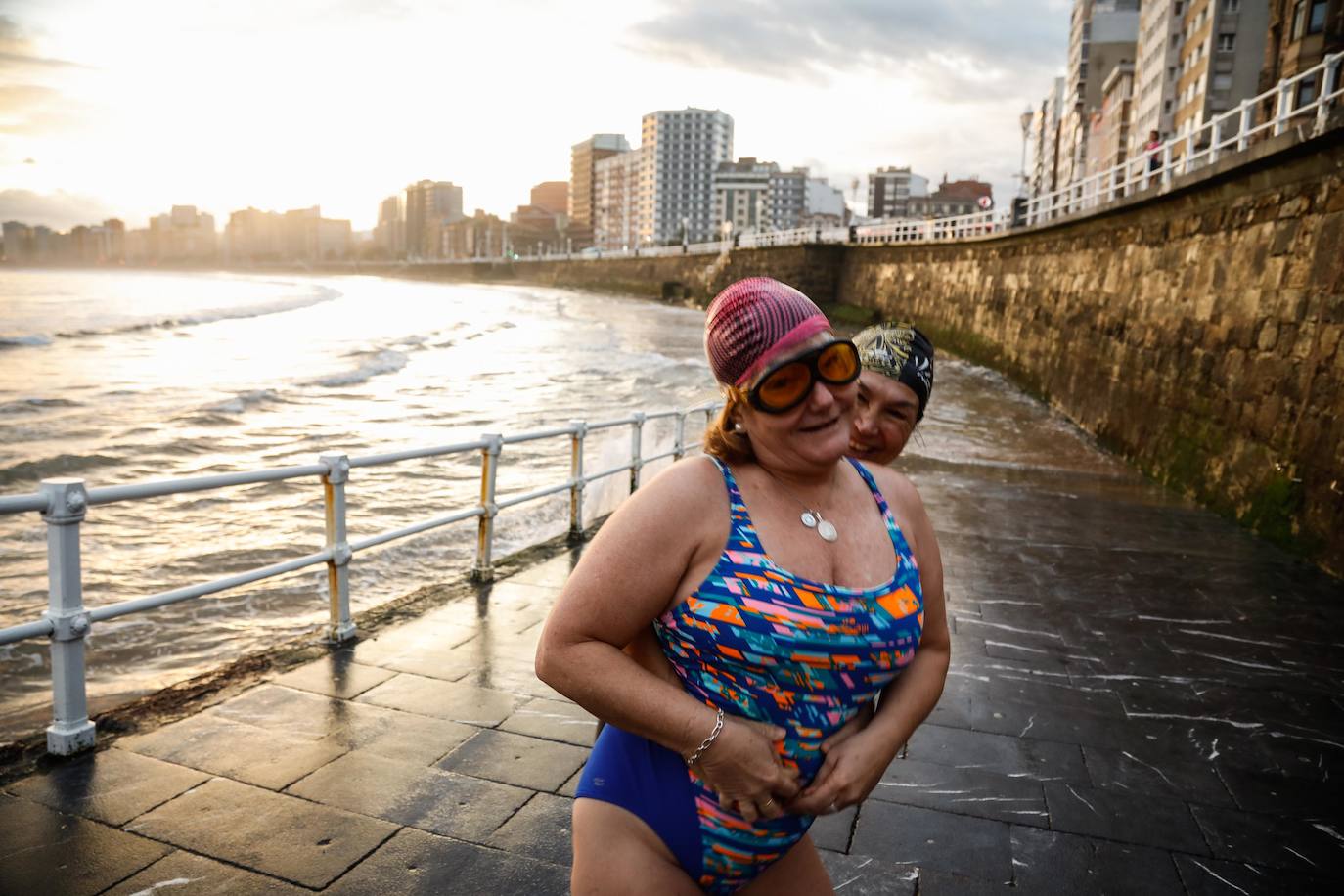 Fotos: Los primeros valientes de 2023 en sumergirse en San Lorenzo