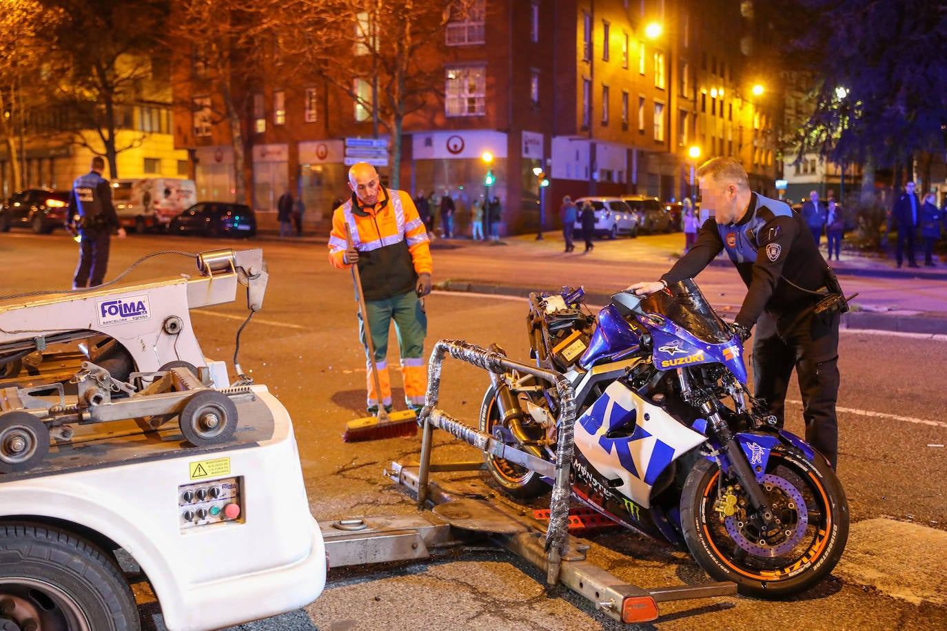 Imagen. Grave accidente entre un coche y una moto en Gijón