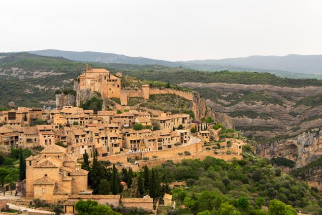 11. Alquézar, Huesca. Este paraíso ornitológico, rodeado por una muralla, cuenta con numerosas rutas de senderismo y espectaculares miradores.