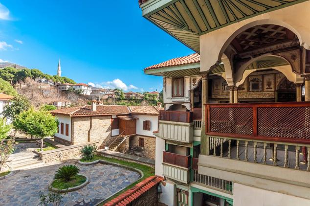 30. Birgi, Turquía. Durante siglos, esta localidad ha sido una de las ciudades más grandes de la región, actuando como un centro comercial en la histórica Ruta de la Seda, donde se producía y comercializaba una variedad de productos agrícolas, cuero, seda y tejidos. Ahora se caracteriza por el diseño y la arquitectura de sus edificios, que muestran la arquitectura tradicional turca.