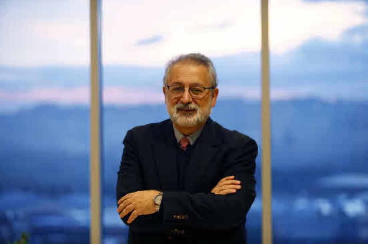 Daniel López Acuña.