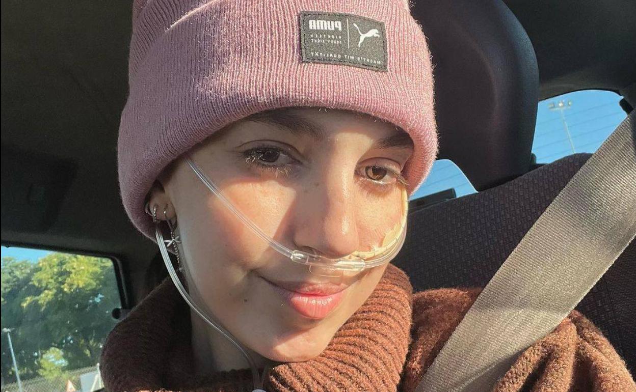 Elena Huelva, influencer diagnosticada con un sarcoma de Ewing, publicó no hace mucho que «no van a ser las mejores navidades»