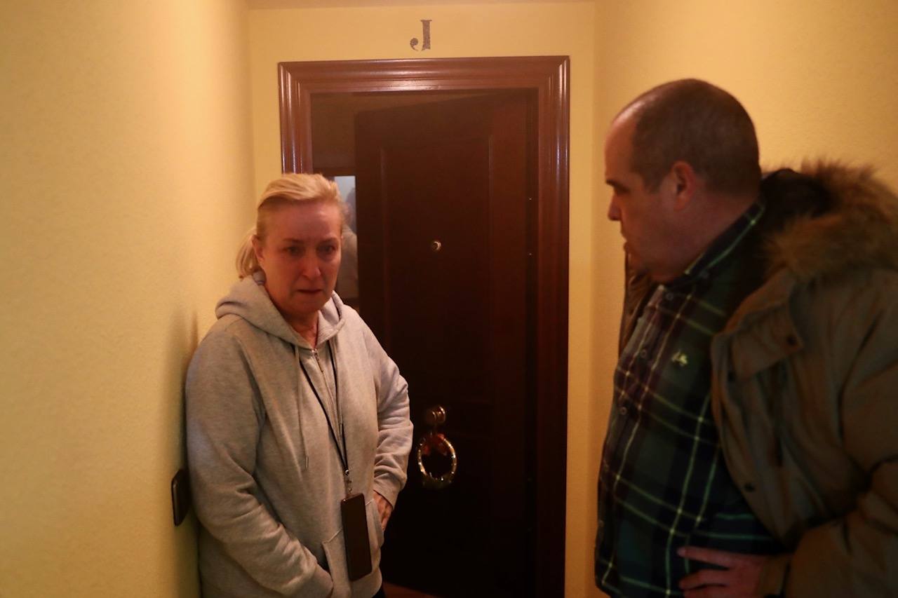 Fotos: Sofocan un incendio en un almacén de colchones de Avilés