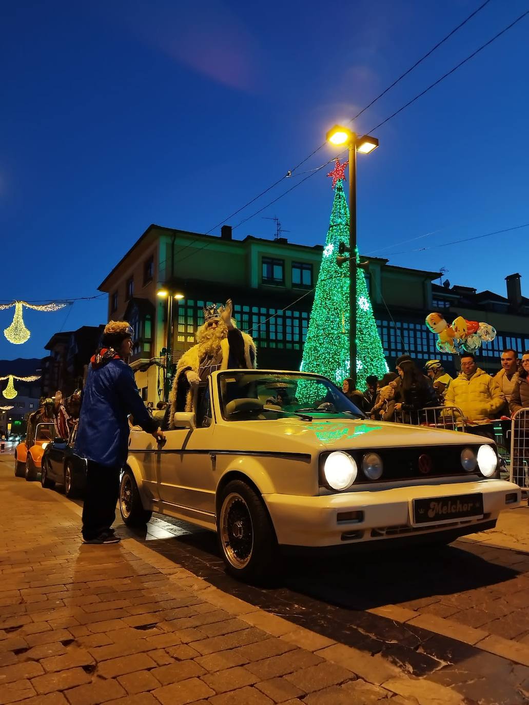Fotos: La ilusión de los Reyes Magos llega a Cangas de Onís
