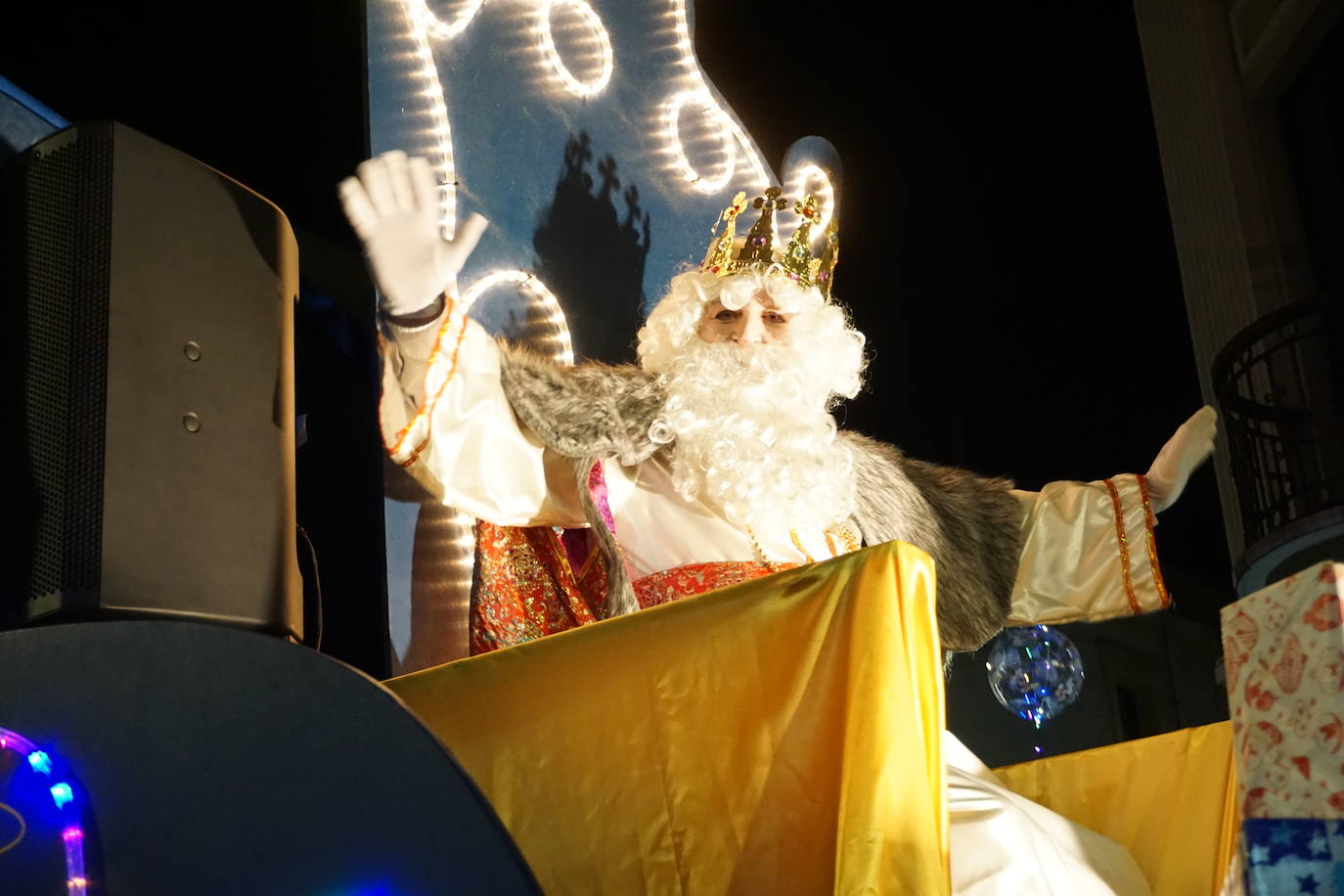 Fotos: La ilusión de los Reyes Magos llega a Cangas de Onís