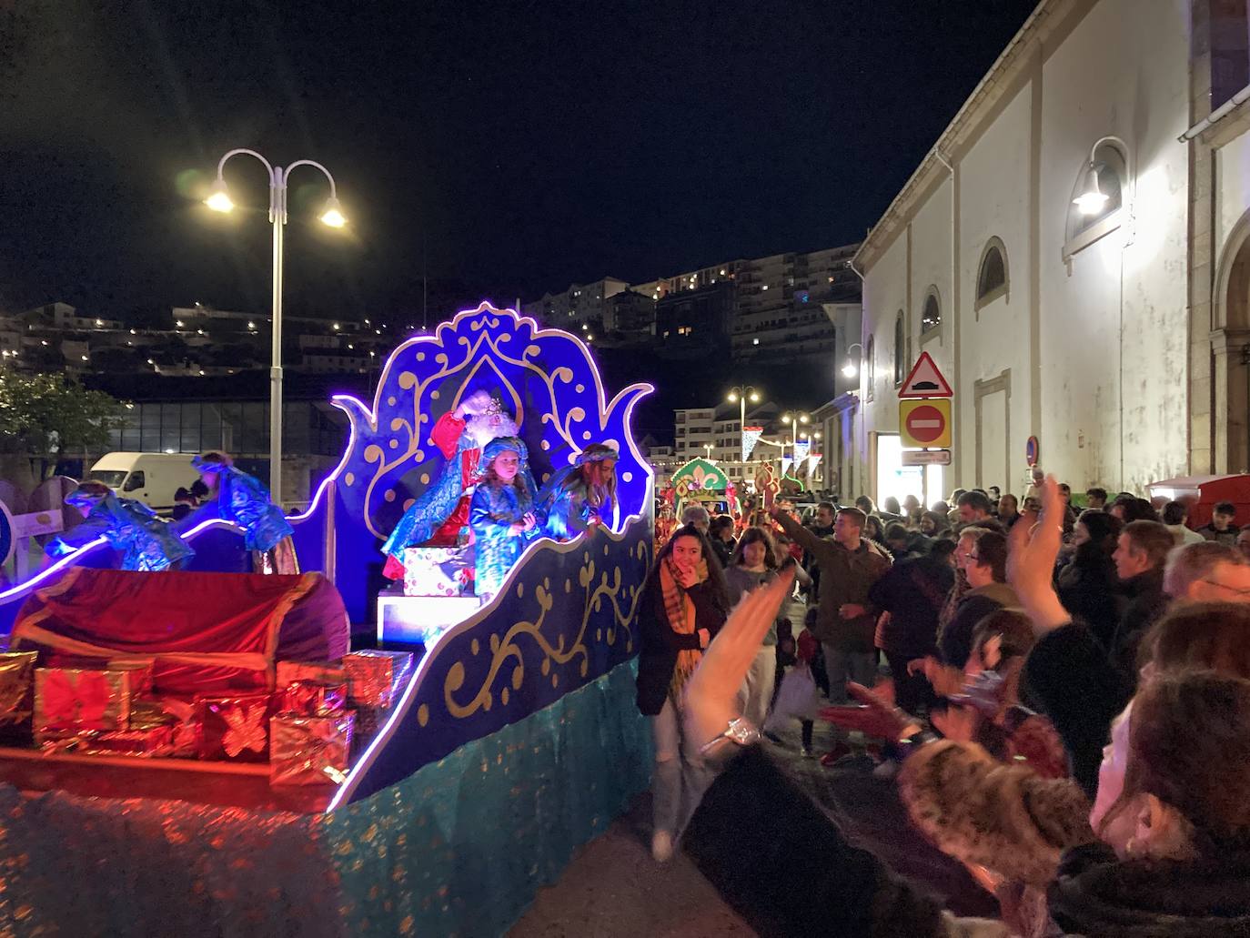 Fotos: Emoción y nervios en el occidente asturiano por los Reyes Magos