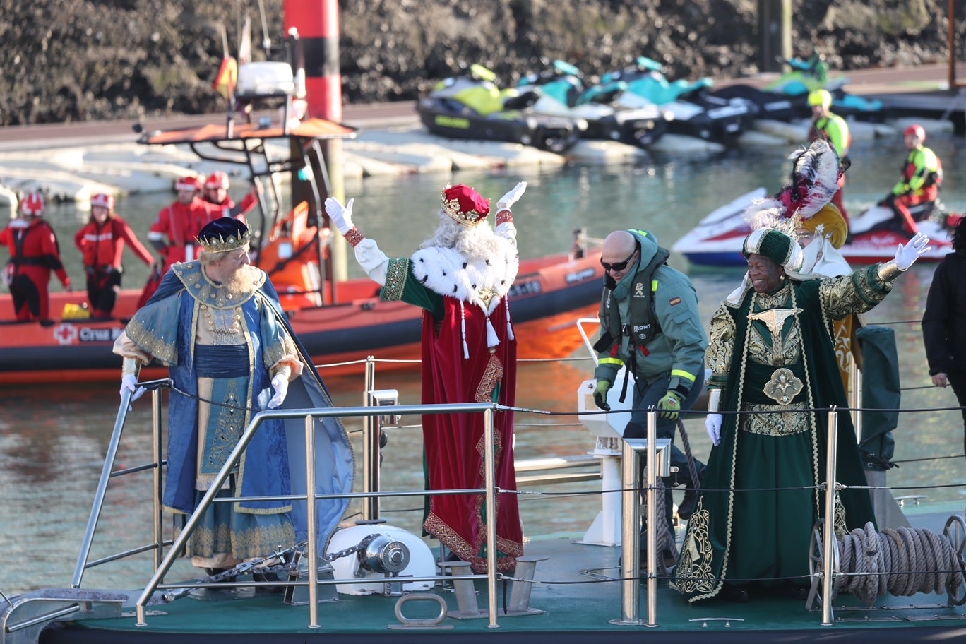 Fotos: Rostros llenos de ilusión en la recepción de los Reyes Magos de Gijón