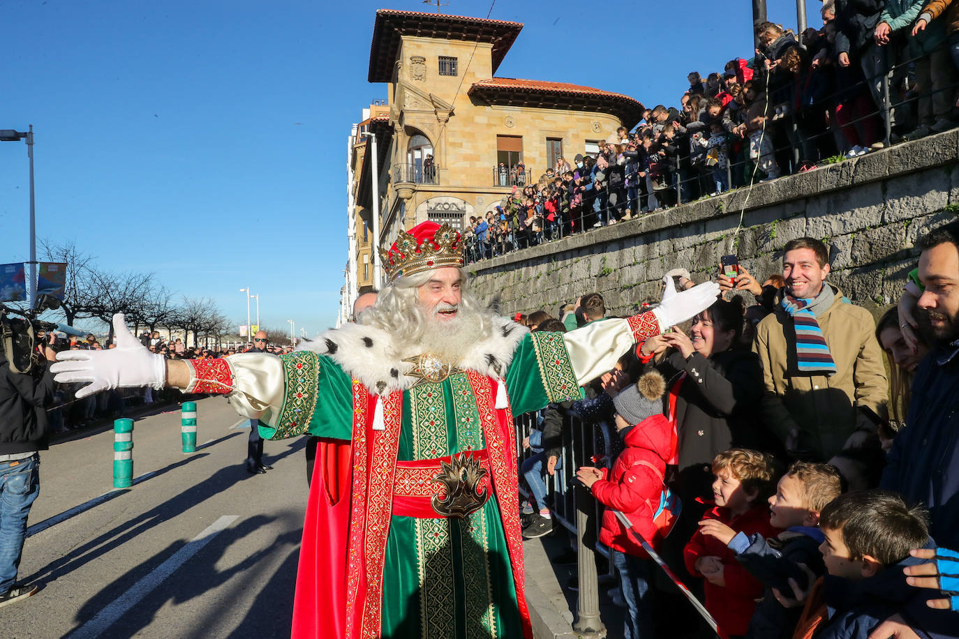 Fotos: Rostros llenos de ilusión en la recepción de los Reyes Magos de Gijón