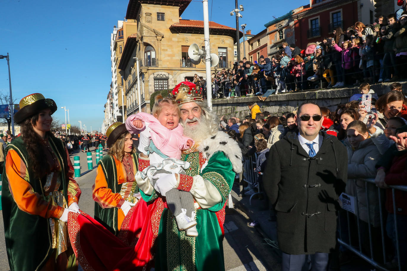 Fotos: Rostros llenos de ilusión en la recepción de los Reyes Magos de Gijón