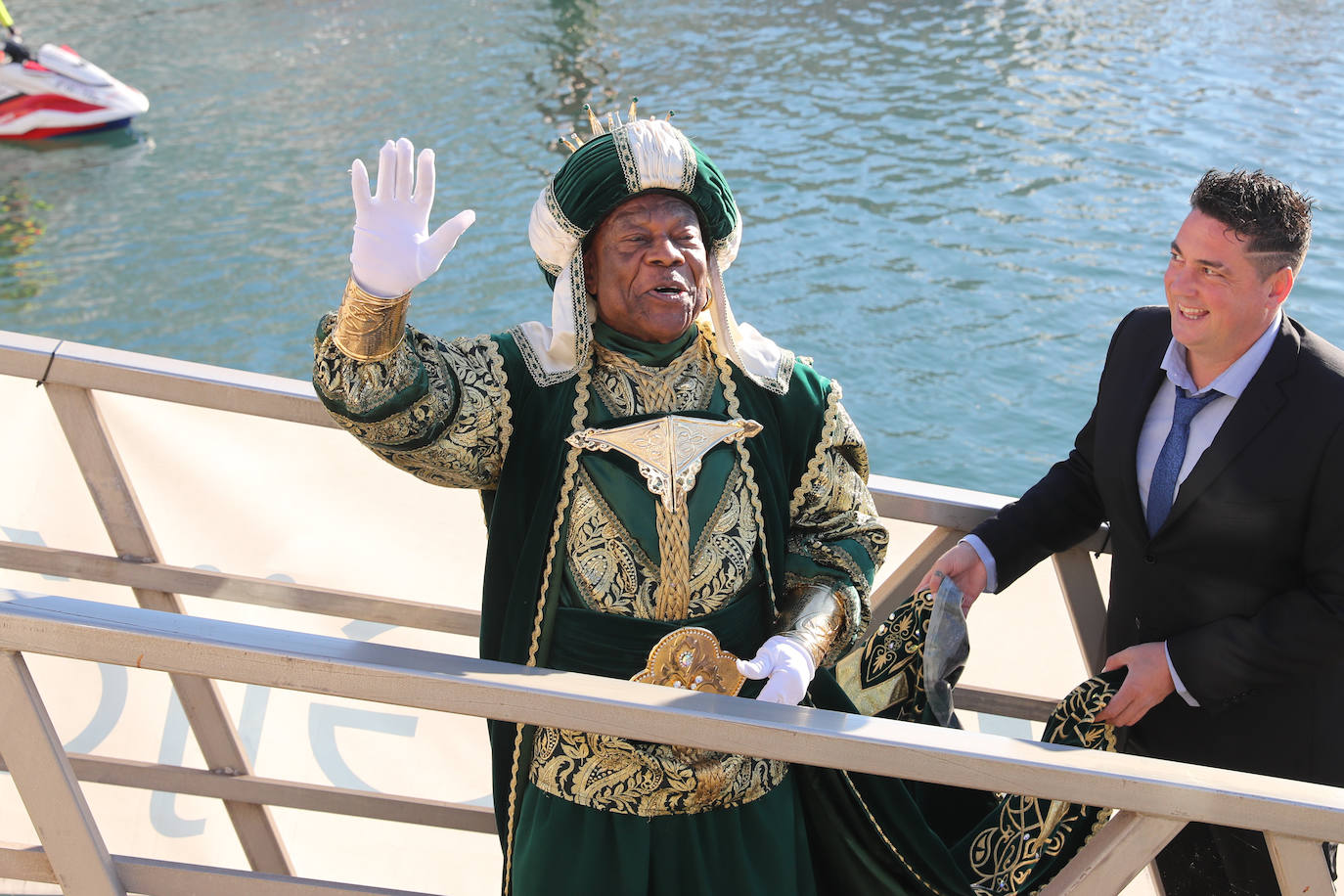 Fotos: Rostros llenos de ilusión en la recepción de los Reyes Magos de Gijón