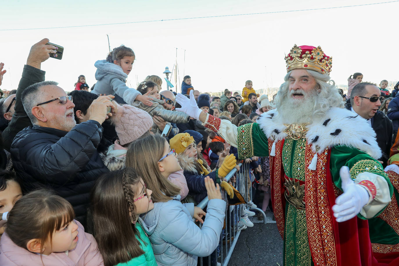 Fotos: Rostros llenos de ilusión en la recepción de los Reyes Magos de Gijón