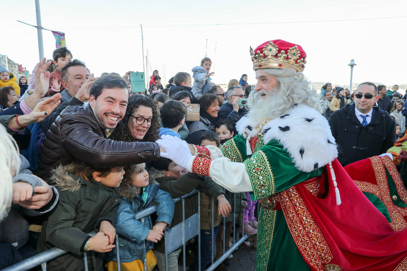 Fotos: Rostros llenos de ilusión en la recepción de los Reyes Magos de Gijón