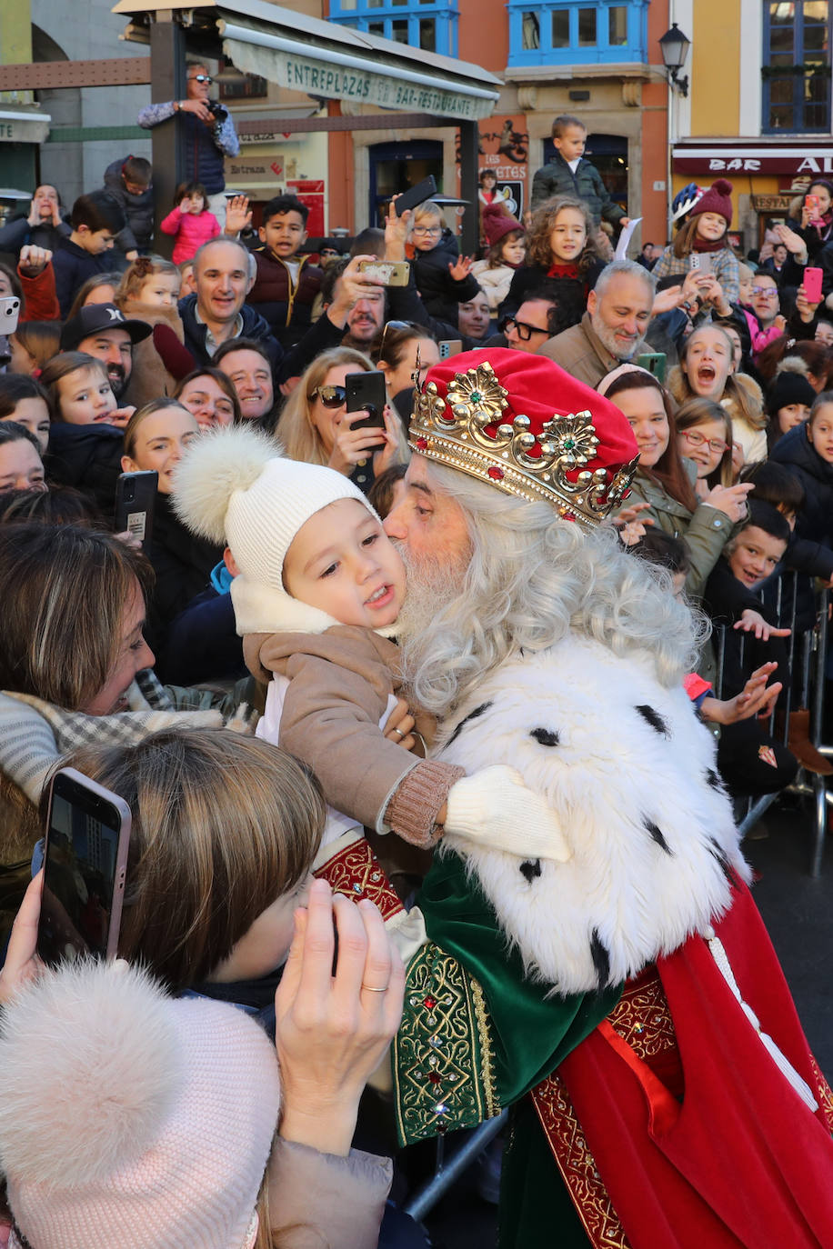 Fotos: Rostros llenos de ilusión en la recepción de los Reyes Magos de Gijón