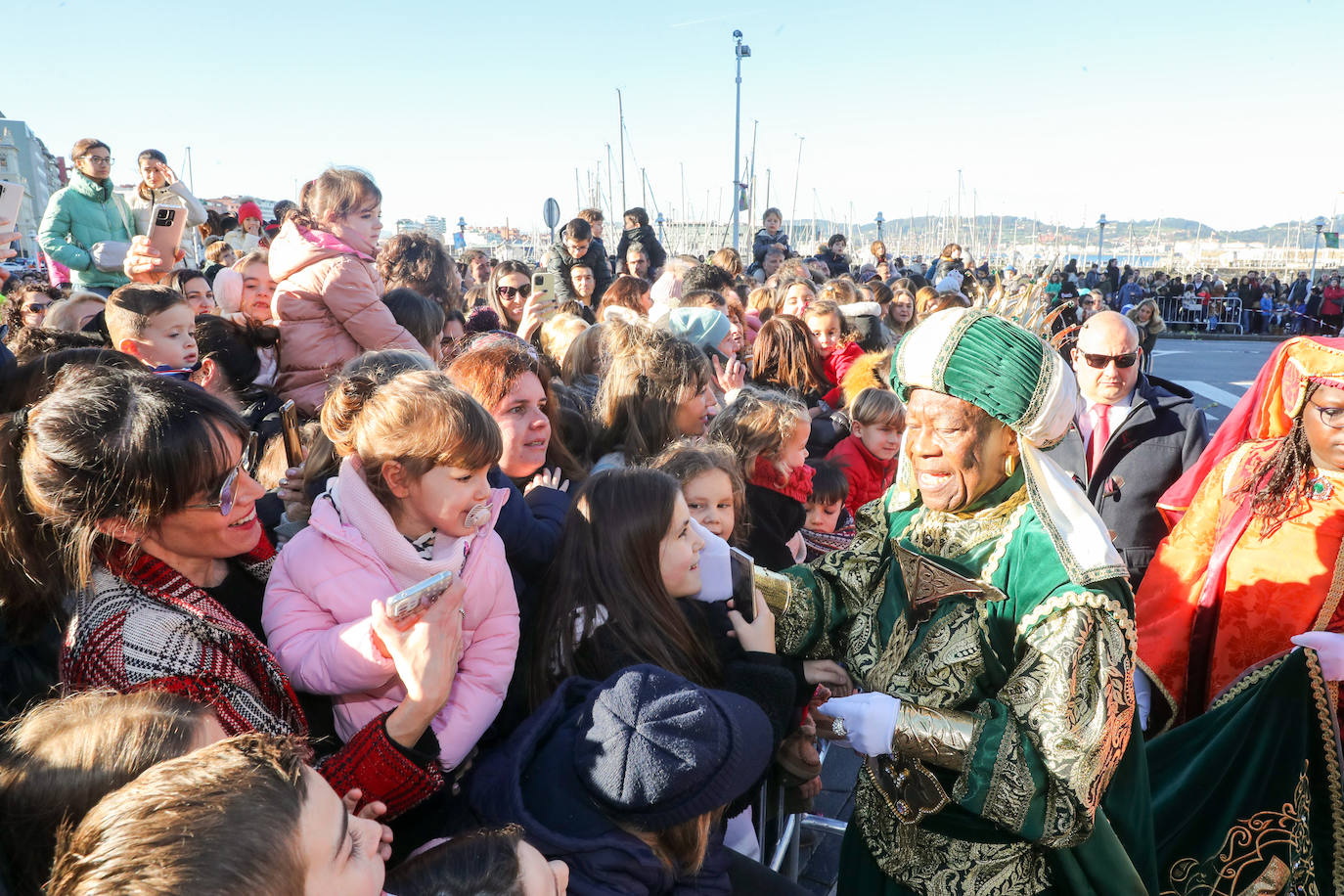 Fotos: Rostros llenos de ilusión en la recepción de los Reyes Magos de Gijón