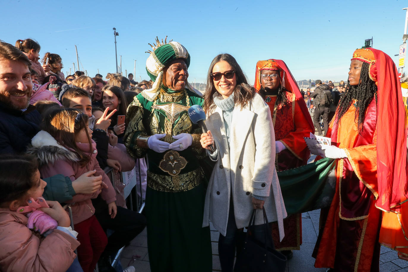 Fotos: Rostros llenos de ilusión en la recepción de los Reyes Magos de Gijón