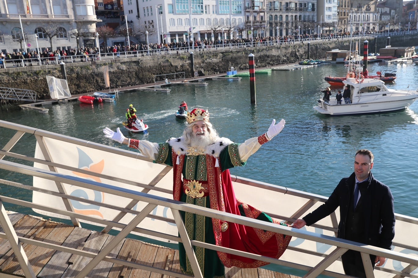 Fotos: Rostros llenos de ilusión en la recepción de los Reyes Magos de Gijón