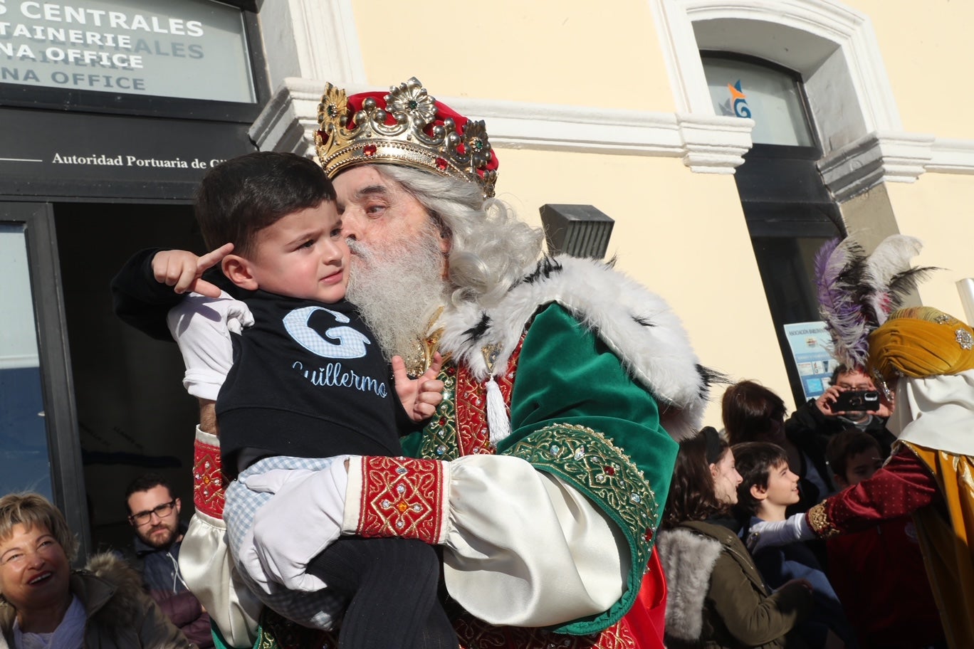 Fotos: Rostros llenos de ilusión en la recepción de los Reyes Magos de Gijón