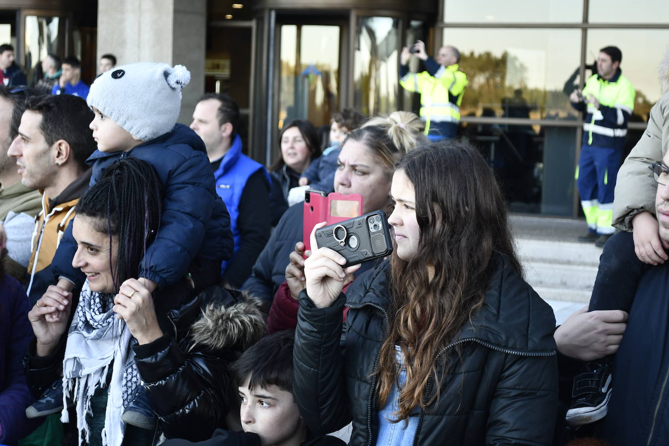 Fotos: Así ha sido la emocionante llegada de los Reyes Magos al aeropuerto de Asturias