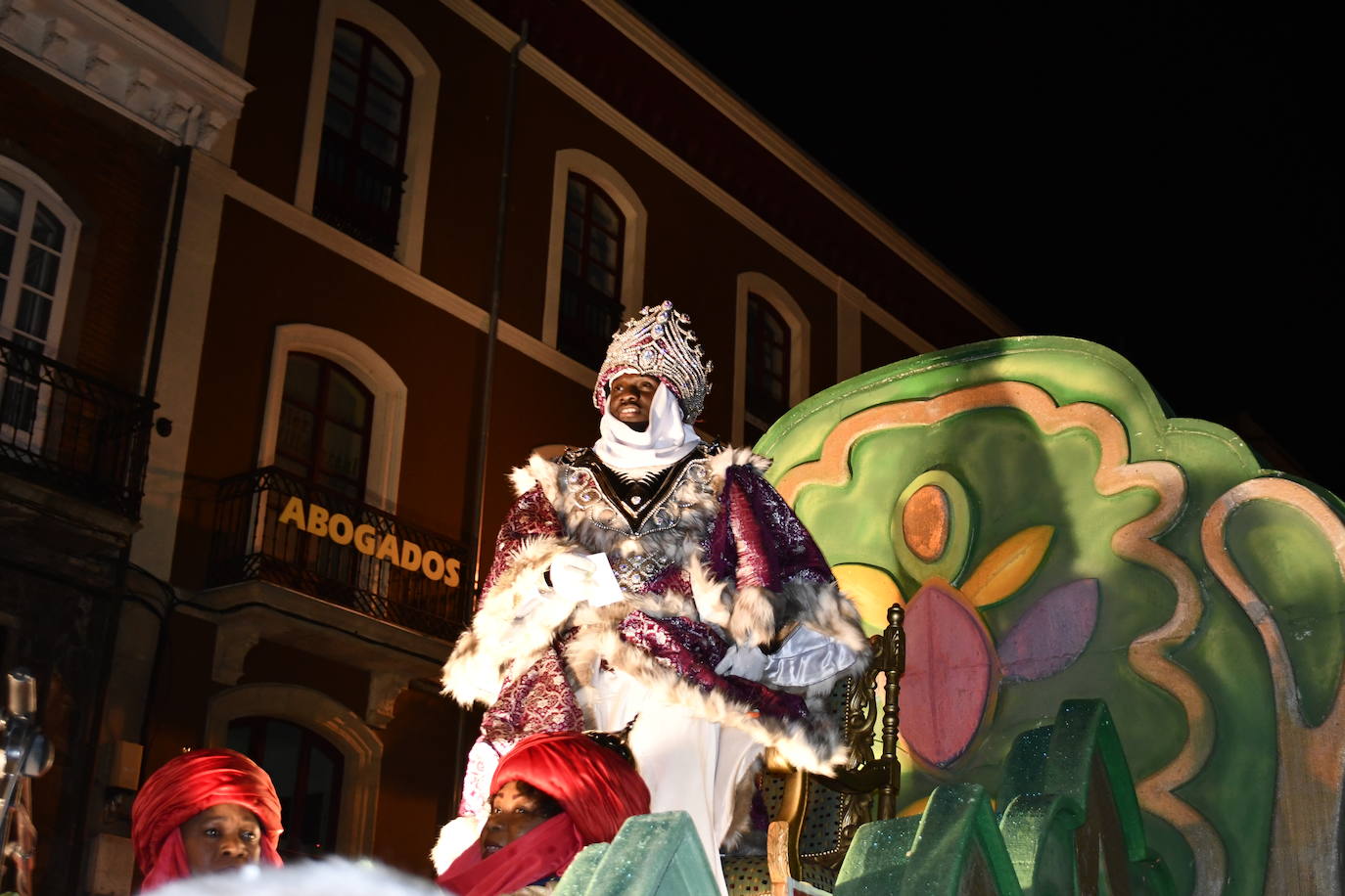 Fotos: Melchor, Gaspar y Baltasar llenan Avilés de ilusión