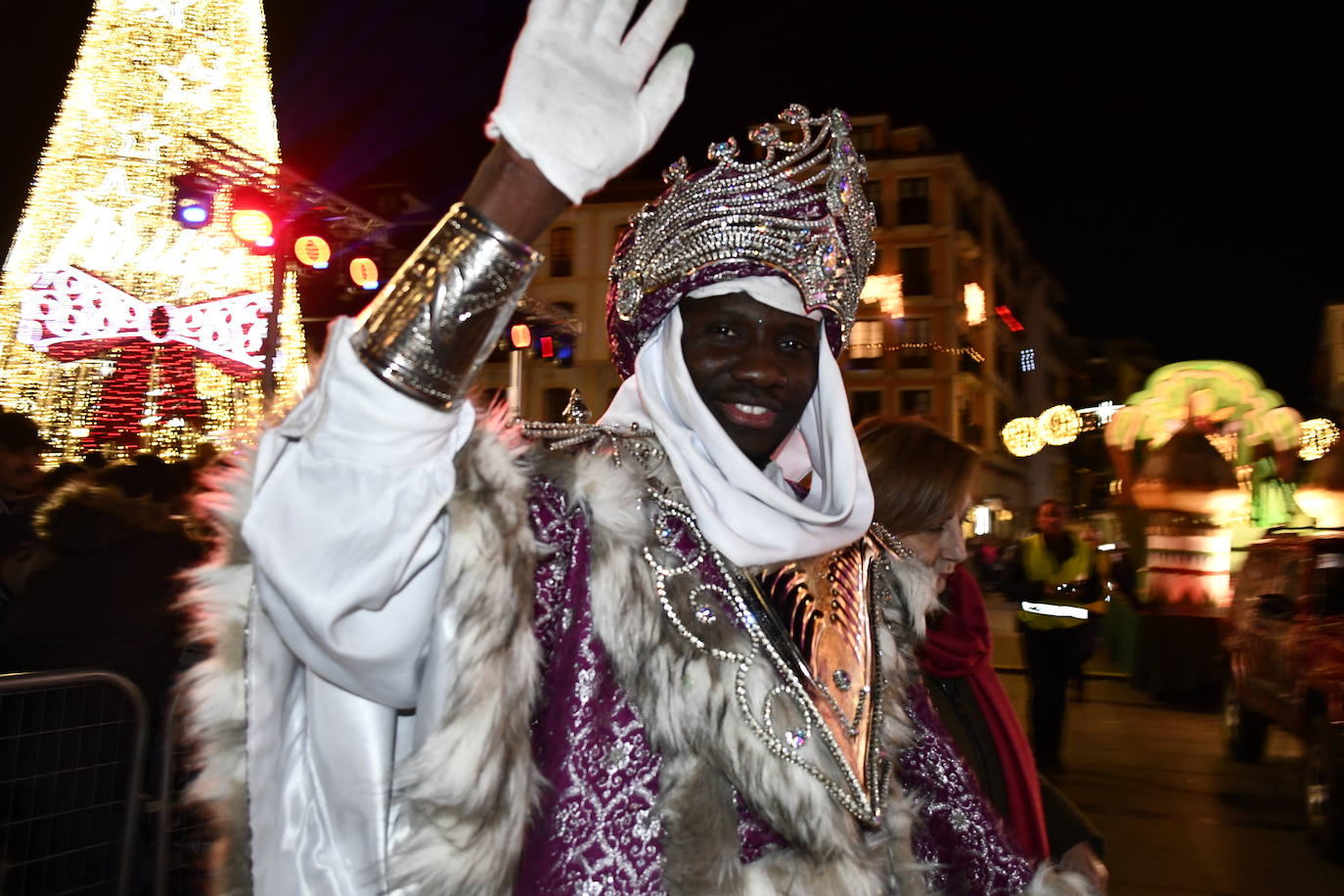 Fotos: Melchor, Gaspar y Baltasar llenan Avilés de ilusión