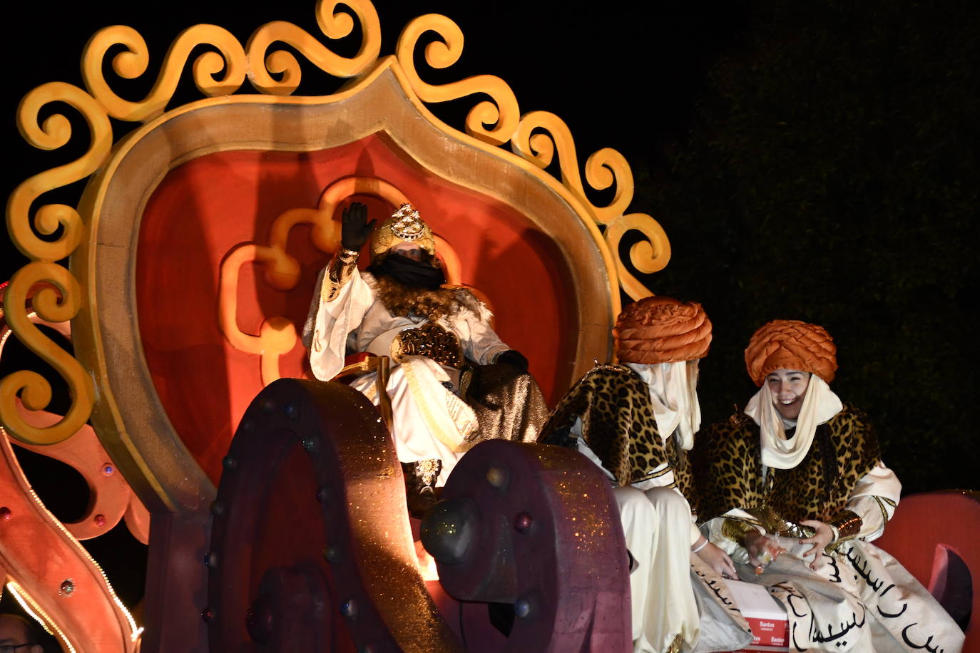 Fotos: Melchor, Gaspar y Baltasar llenan Avilés de ilusión