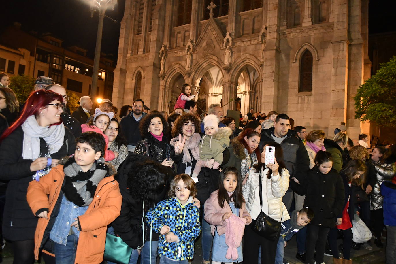 Fotos: Melchor, Gaspar y Baltasar llenan Avilés de ilusión