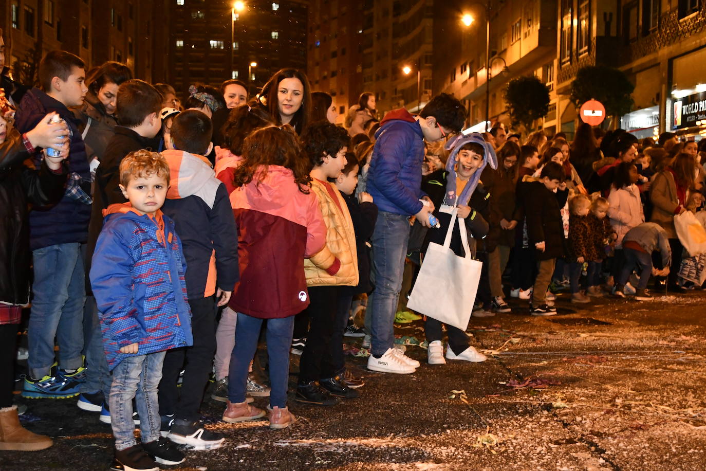 Fotos: Melchor, Gaspar y Baltasar llenan Avilés de ilusión