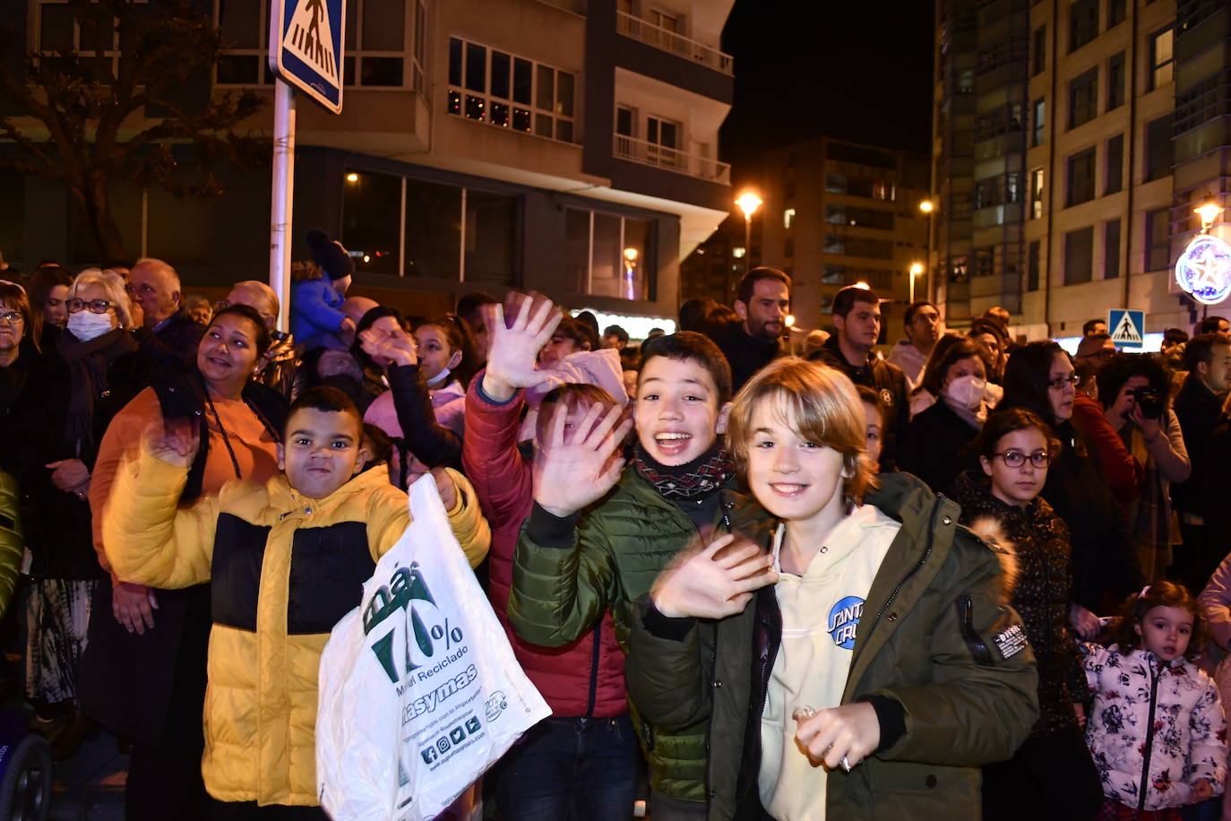 Fotos: Melchor, Gaspar y Baltasar llenan Avilés de ilusión