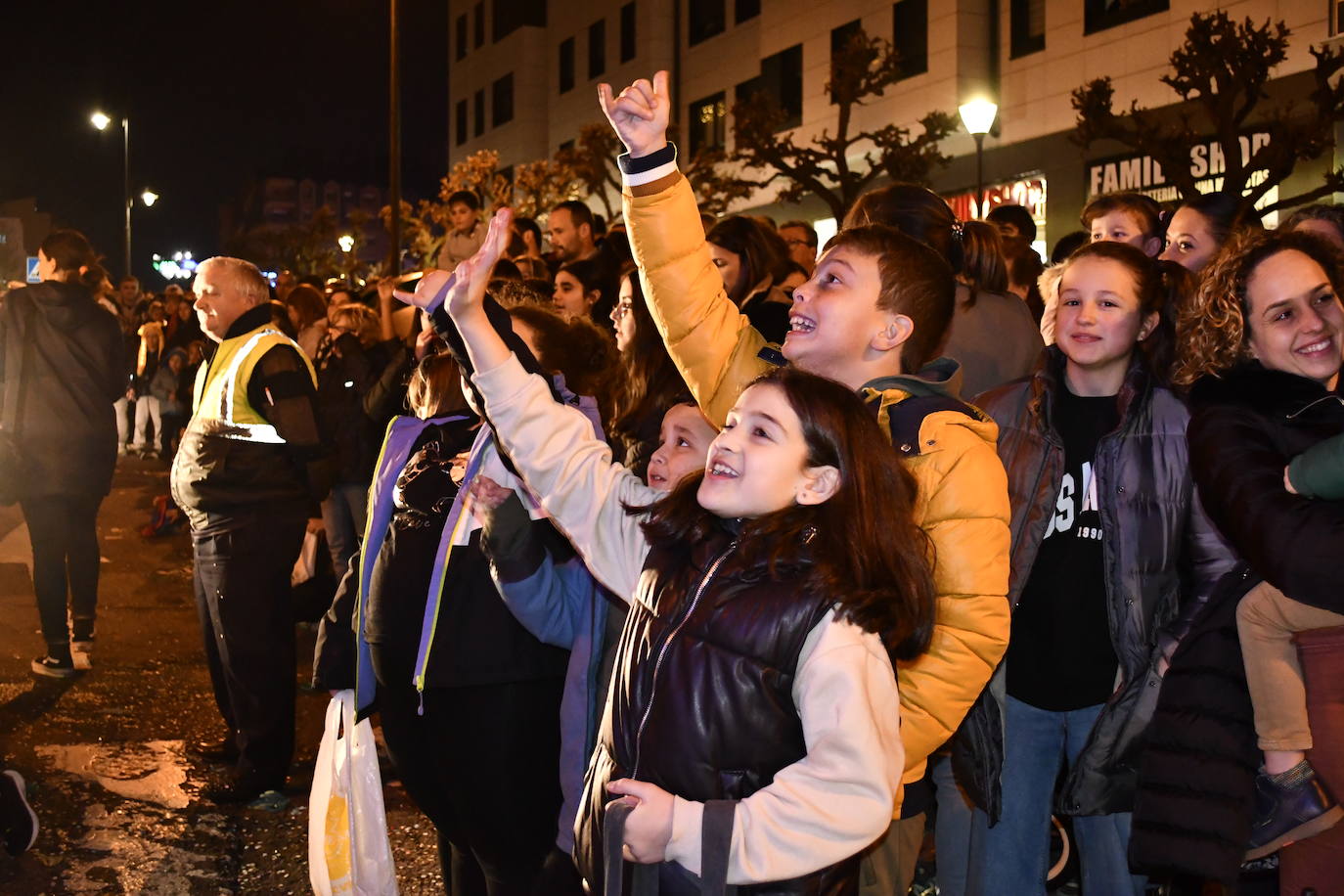 Fotos: Melchor, Gaspar y Baltasar llenan Avilés de ilusión