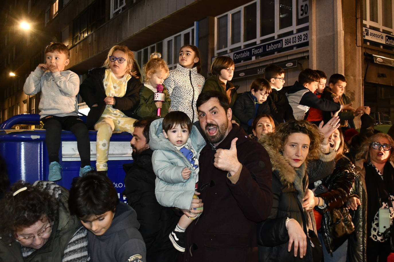 Fotos: Melchor, Gaspar y Baltasar llenan Avilés de ilusión