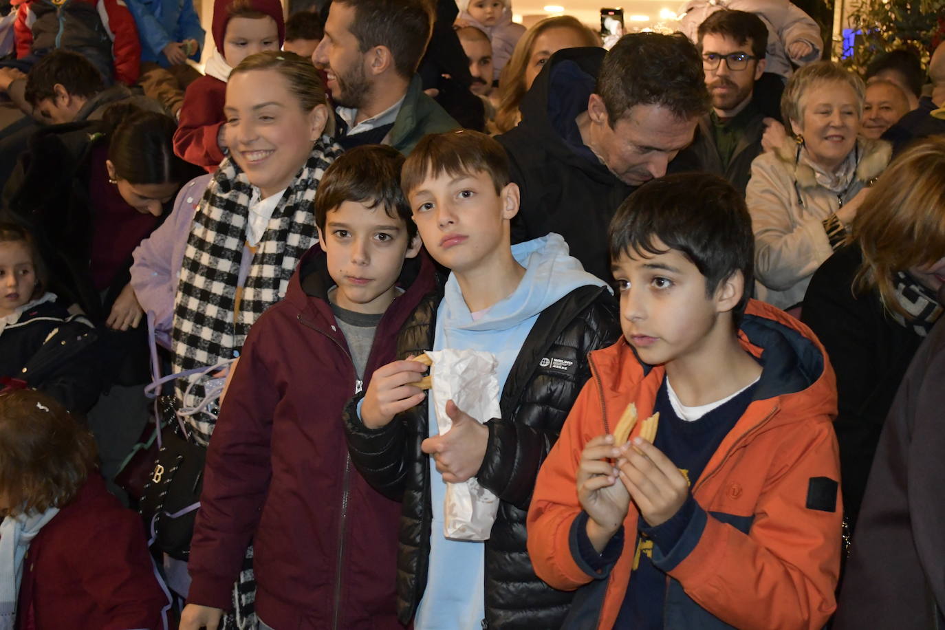 Fotos: Melchor, Gaspar y Baltasar llenan Avilés de ilusión