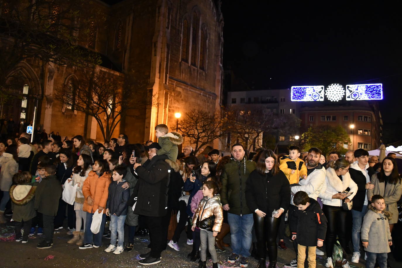Fotos: Melchor, Gaspar y Baltasar llenan Avilés de ilusión