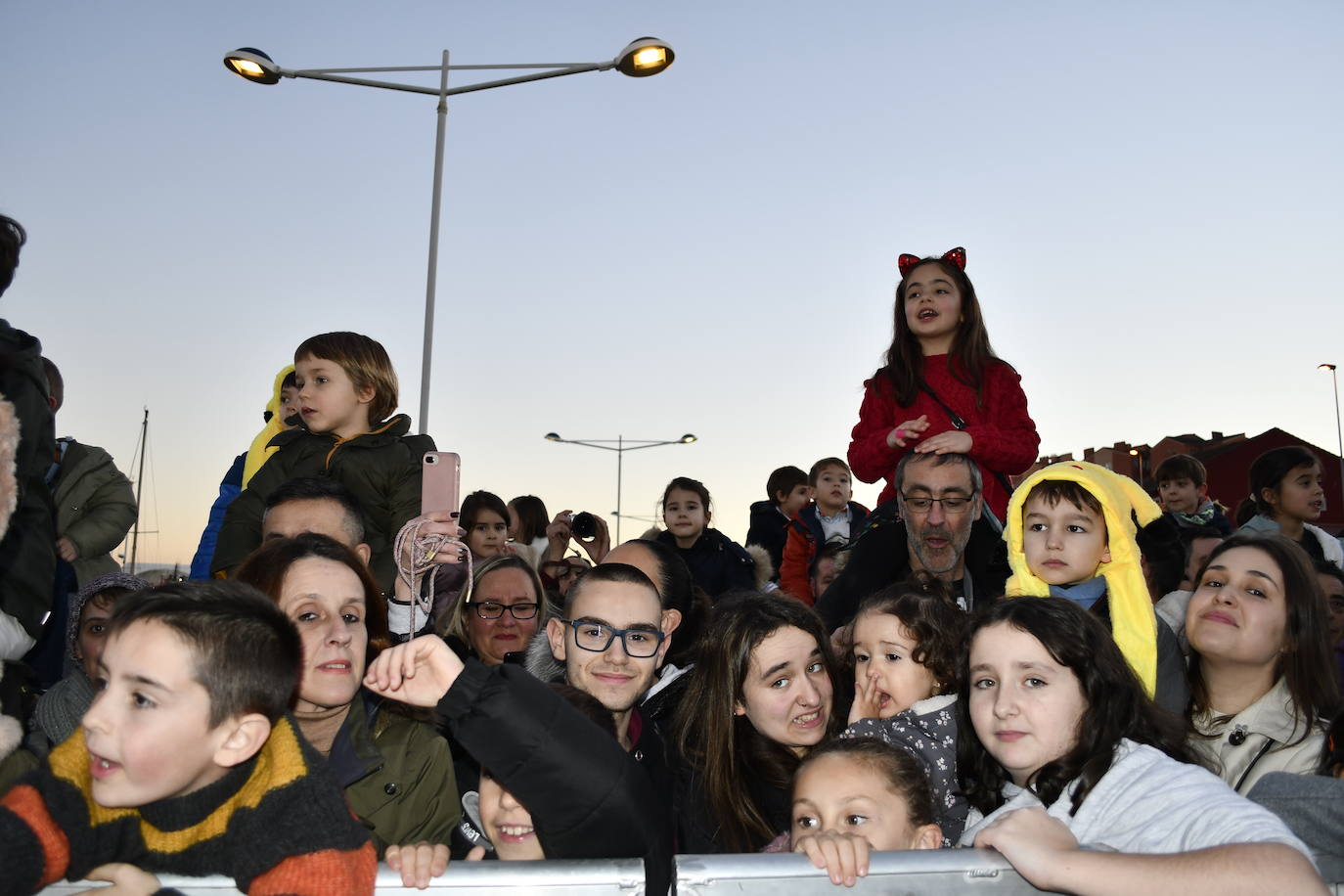 Fotos: Melchor, Gaspar y Baltasar llenan Avilés de ilusión