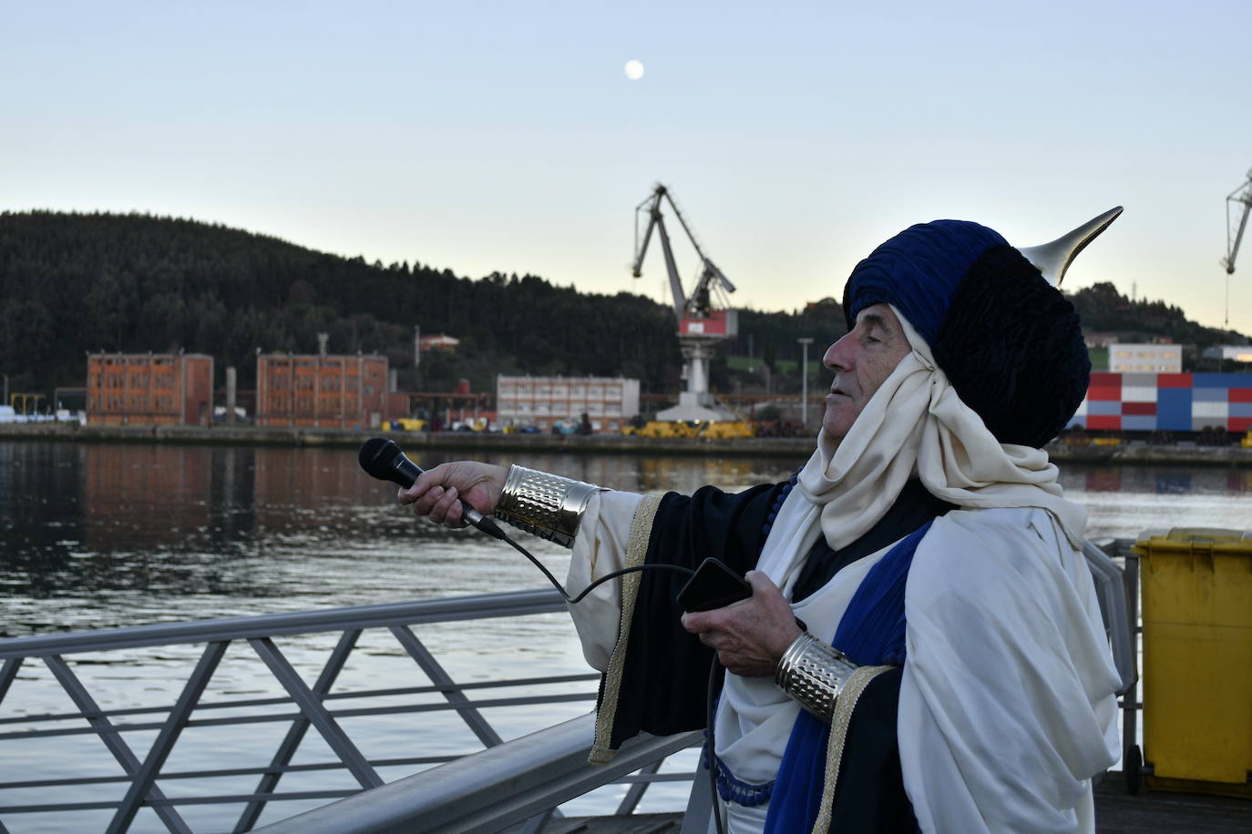 Fotos: Melchor, Gaspar y Baltasar llenan Avilés de ilusión
