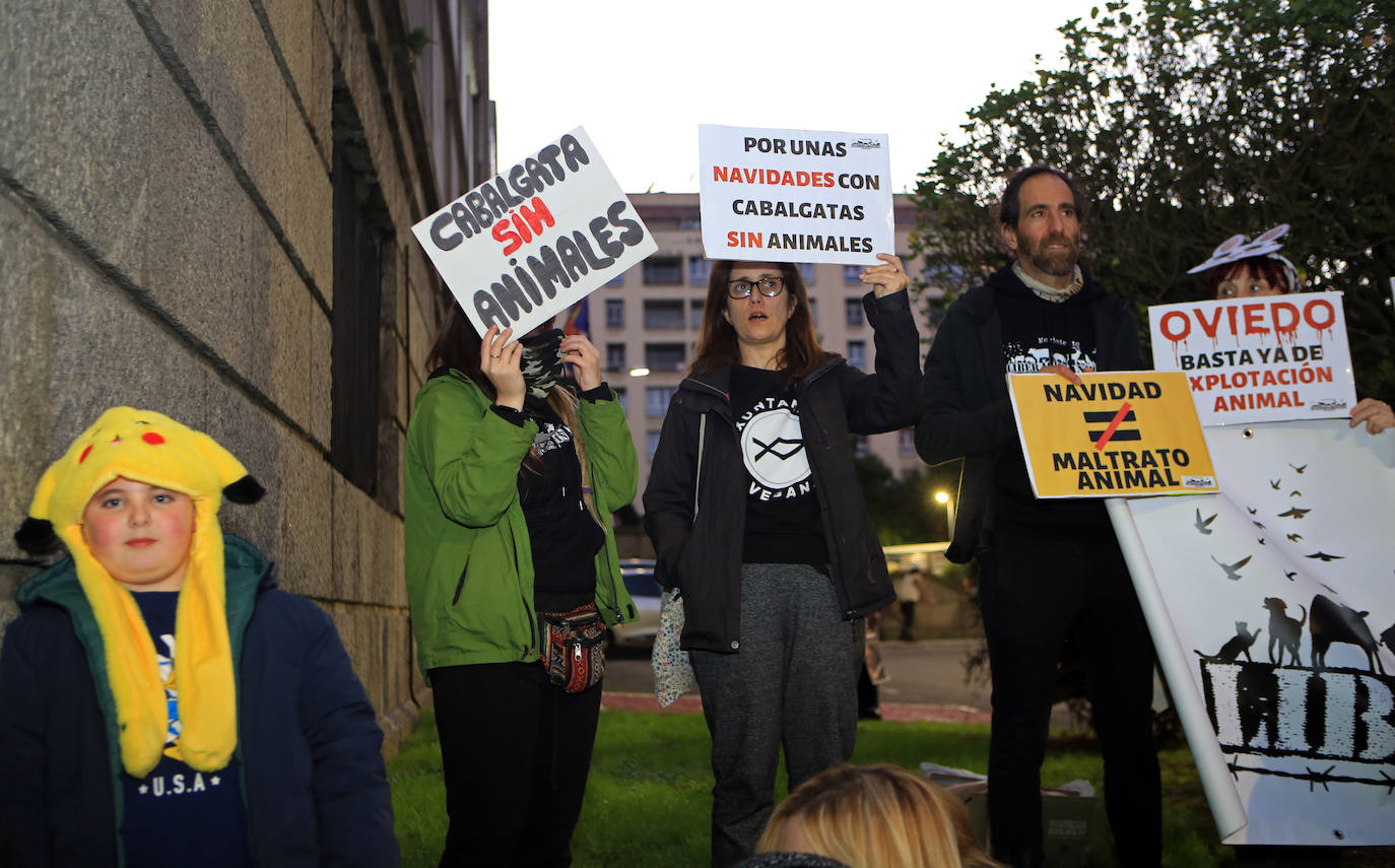 Fotos: Los Reyes Magos hacen soñar a los niños en Oviedo