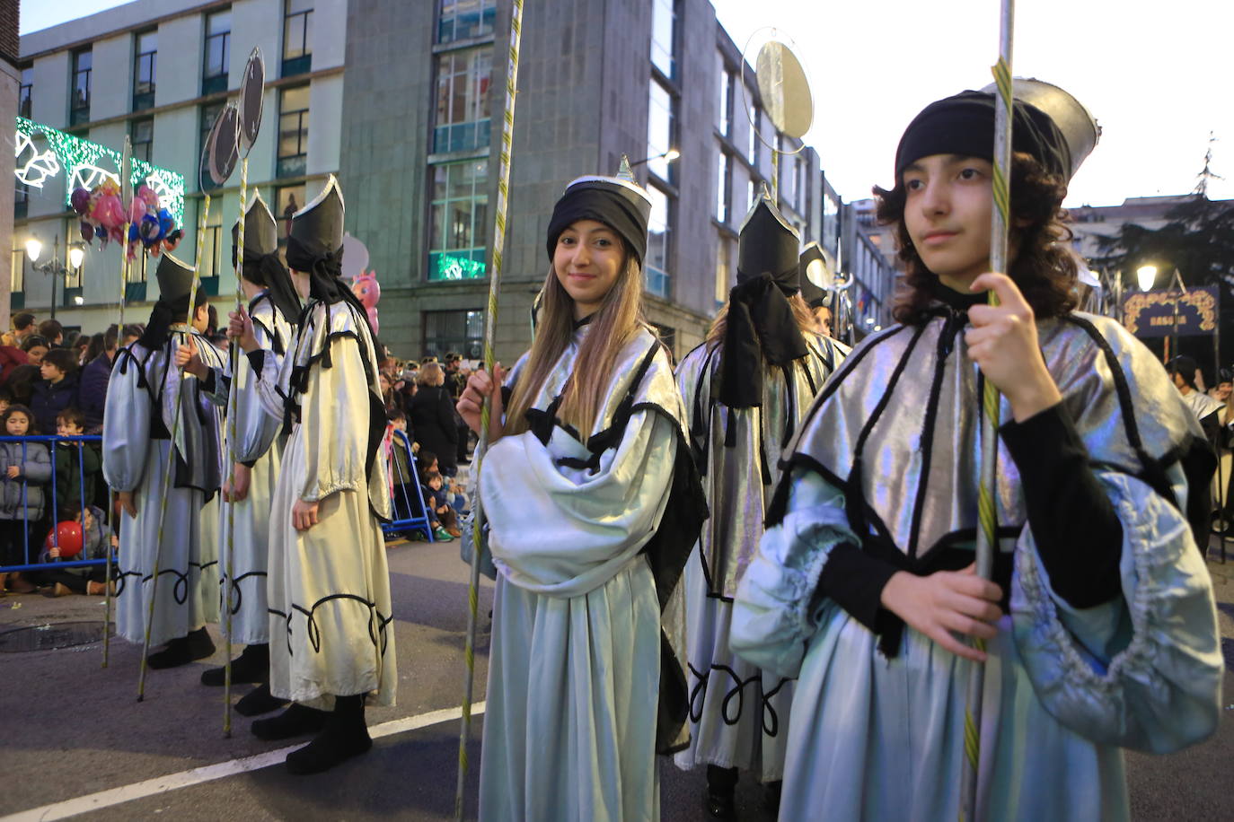 Fotos: Los Reyes Magos hacen soñar a los niños en Oviedo