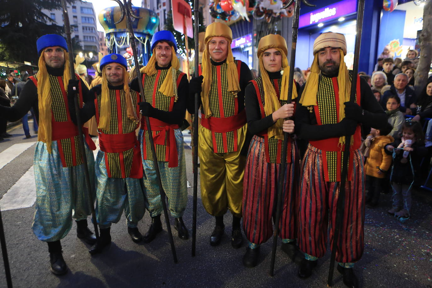 Fotos: Los Reyes Magos hacen soñar a los niños en Oviedo