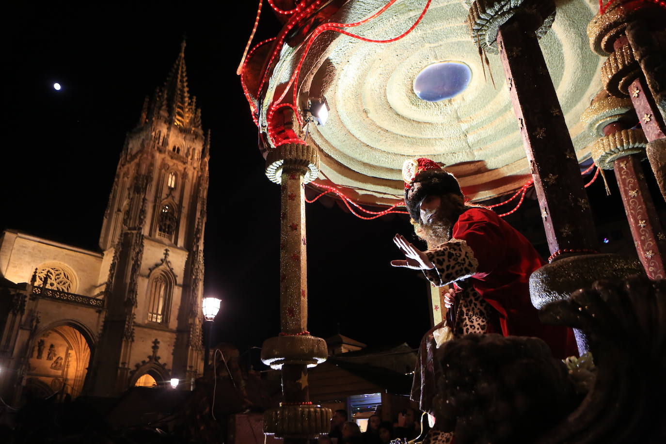 Fotos: Los Reyes Magos hacen soñar a los niños en Oviedo