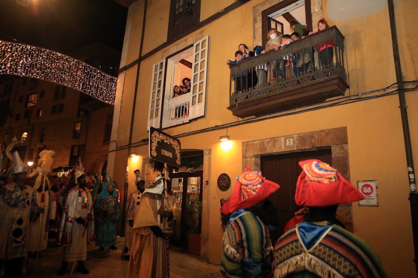 Fotos: Los Reyes Magos hacen soñar a los niños en Oviedo