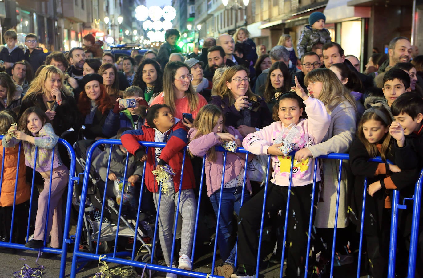 Fotos: Los Reyes Magos hacen soñar a los niños en Oviedo